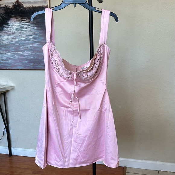HOUSE OF CB 'Adriana' Rose Satin And Lace Mini Dress‎ NWOT - Picture 3 of 11